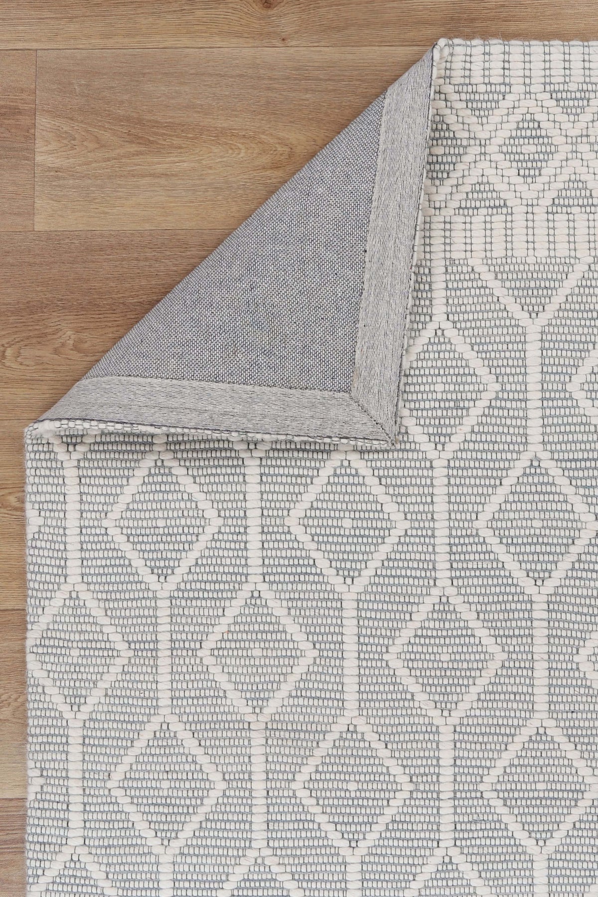 Copacabana Lattice Light Grey Wool Rug detail 6