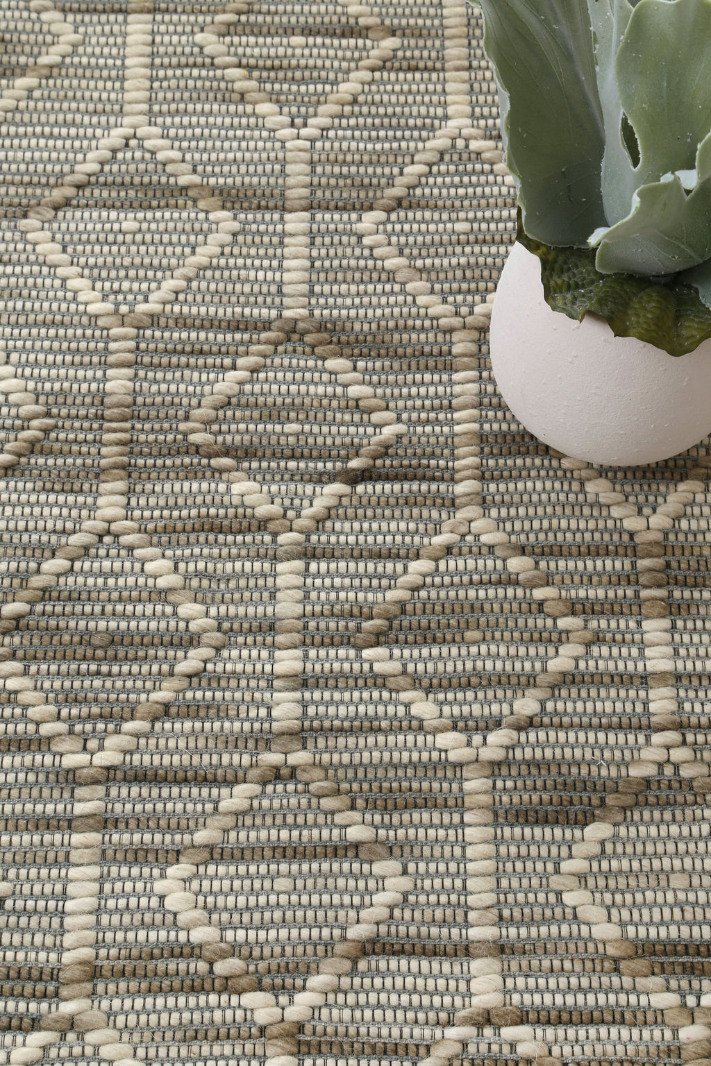Copacabana Lattice Moss Wool Rug wool rug – product view 3