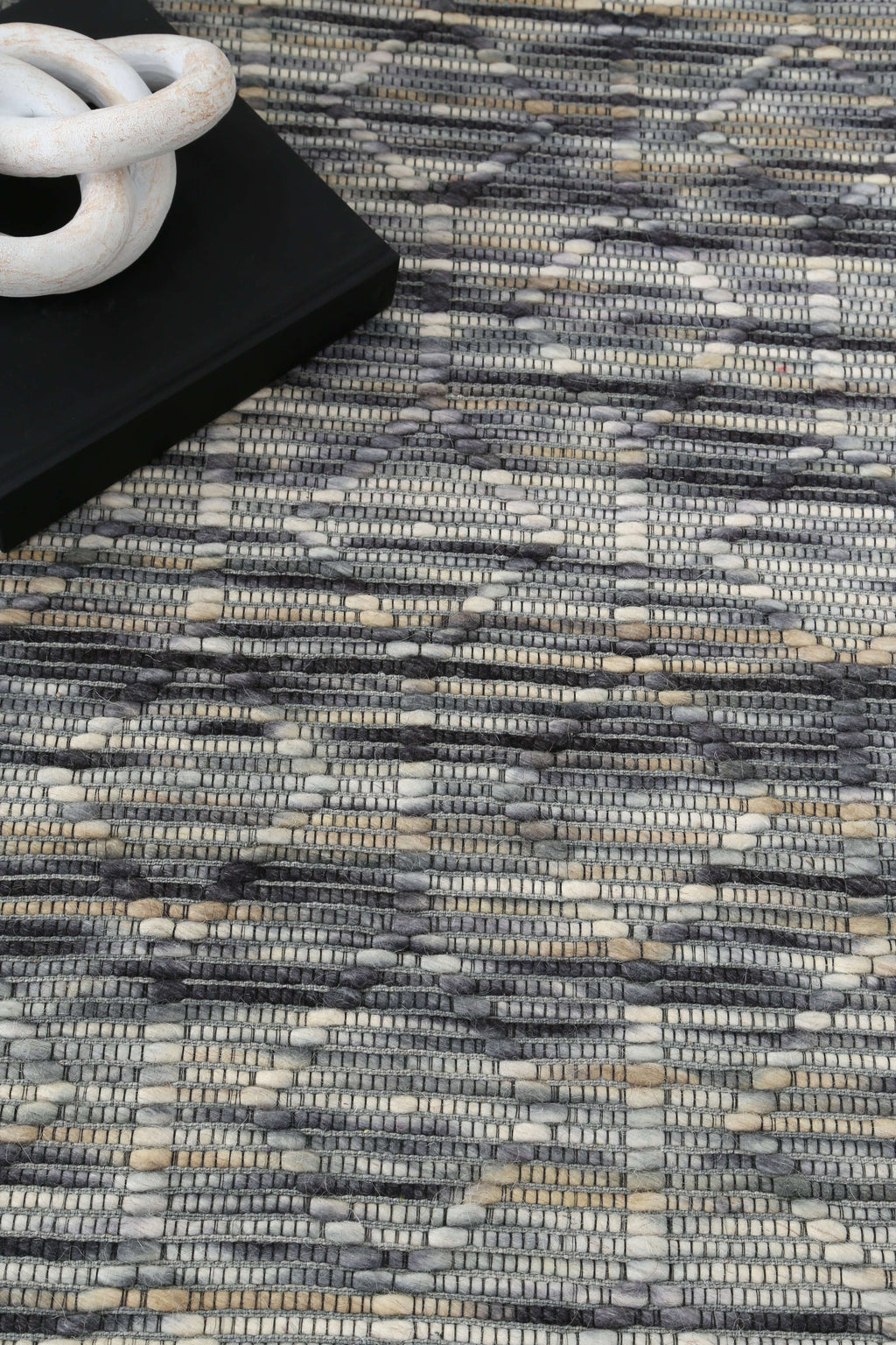 Copacabana Lattice Stone Wool Rug – texture detail