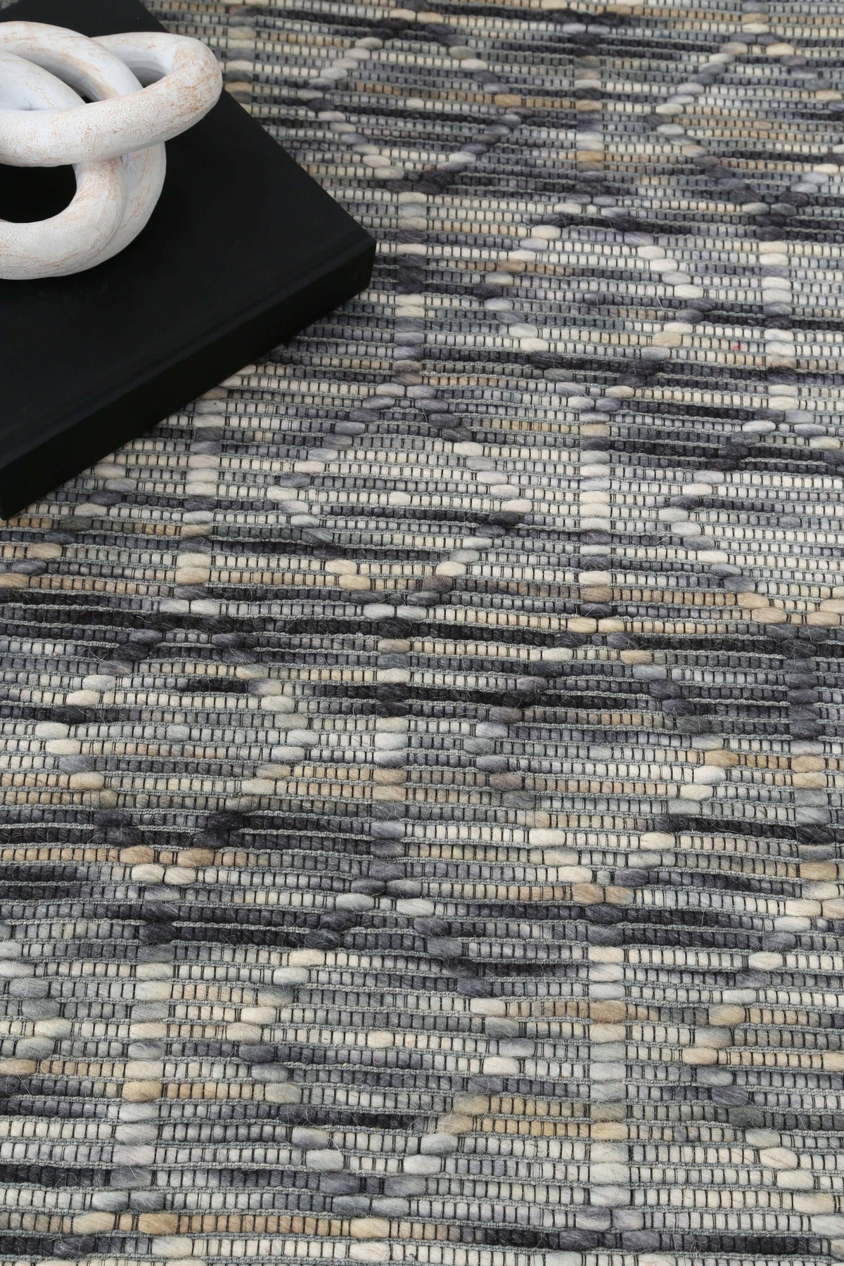 Copacabana Lattice Stone Wool Rug – texture detail