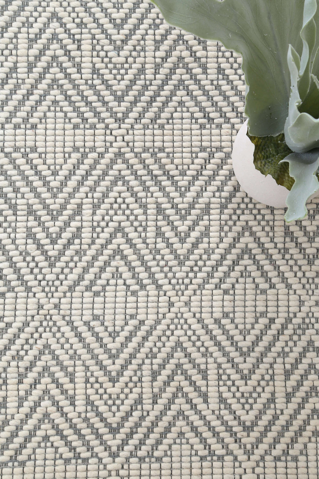 Copacabana Chevron Light Grey Wool Rug detail