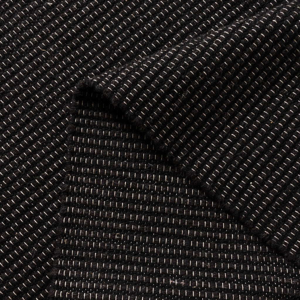 Nature BLACK WOOL RUG wool rug – product view 4