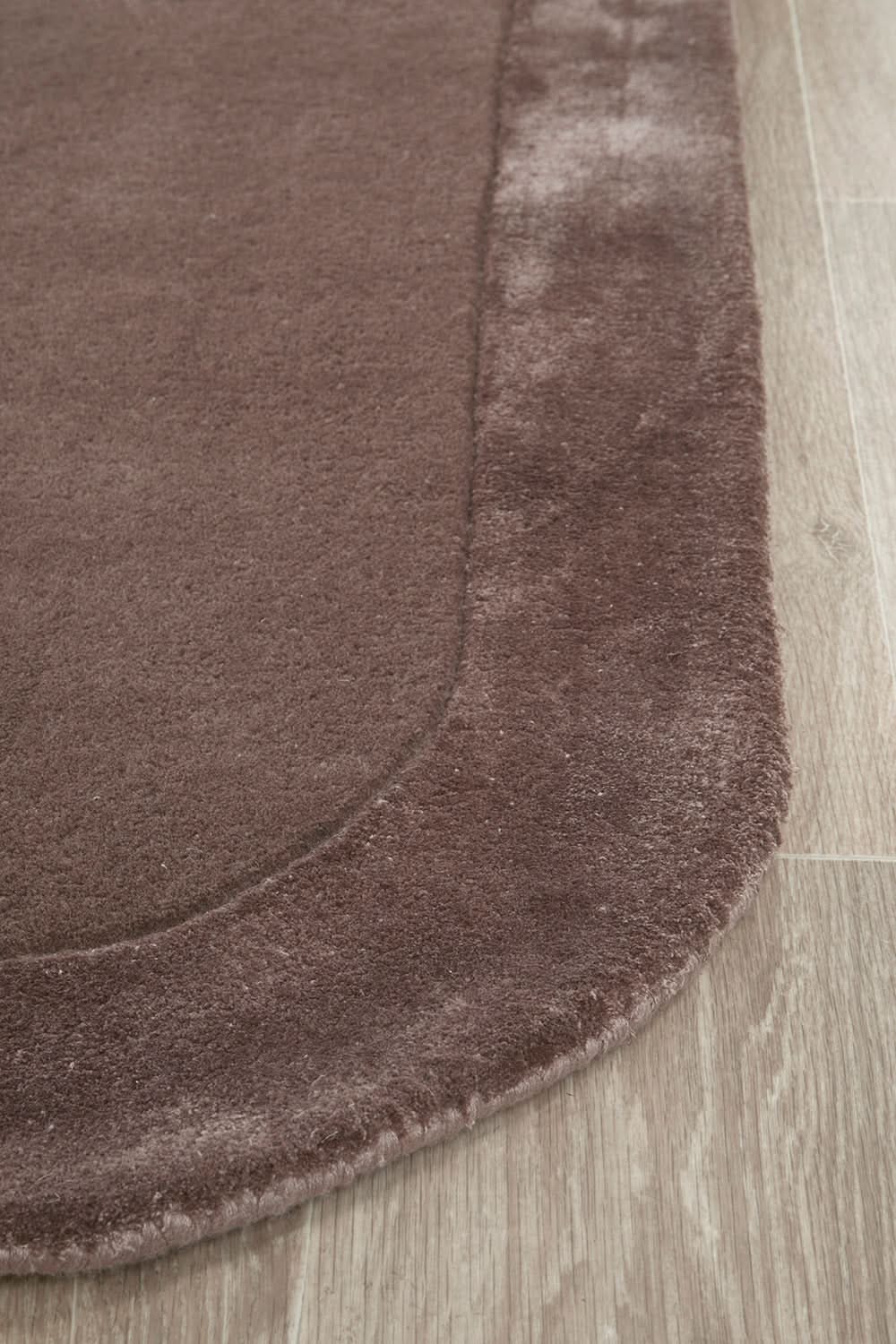 Orlo Grape Border Wool Rug - texture detail 1