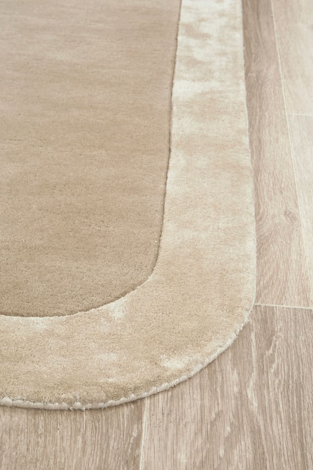 Orlo Husk Border Wool Rug - texture detail 1