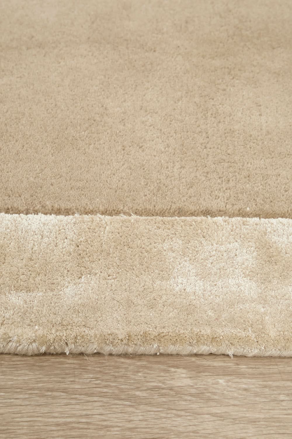 Orlo Husk Border Wool Rug - texture detail 2