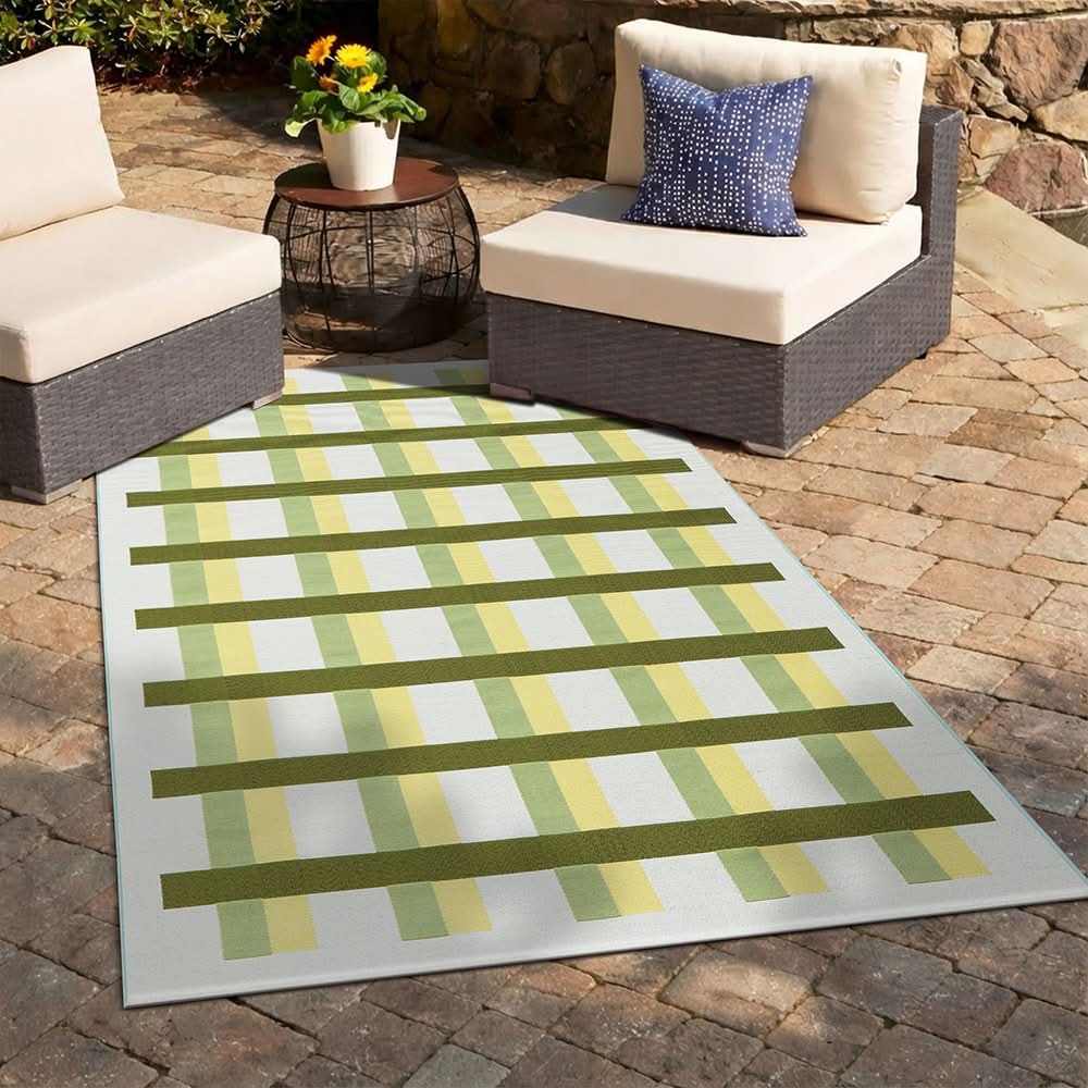 Veduta Lattice Green Outdoor Rug