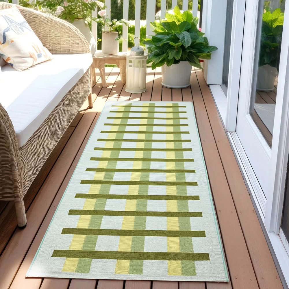 Veduta Lattice Green Outdoor Rug