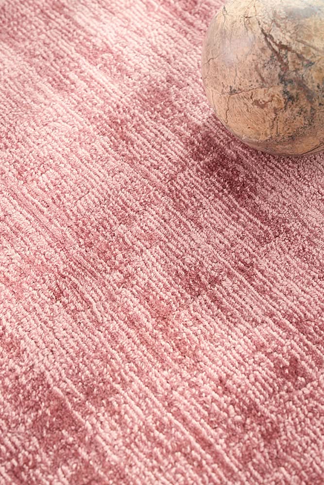 Vela Blush Viscose Rug - texture detail 2