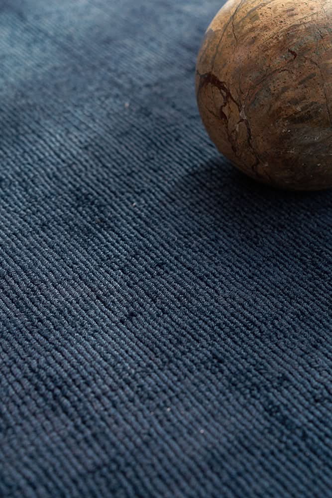Vela Denim Viscose Rug - texture detail 2