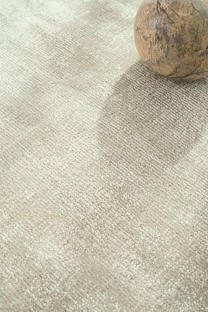 Vela Oyster Silver Viscose Rug - texture detail 2