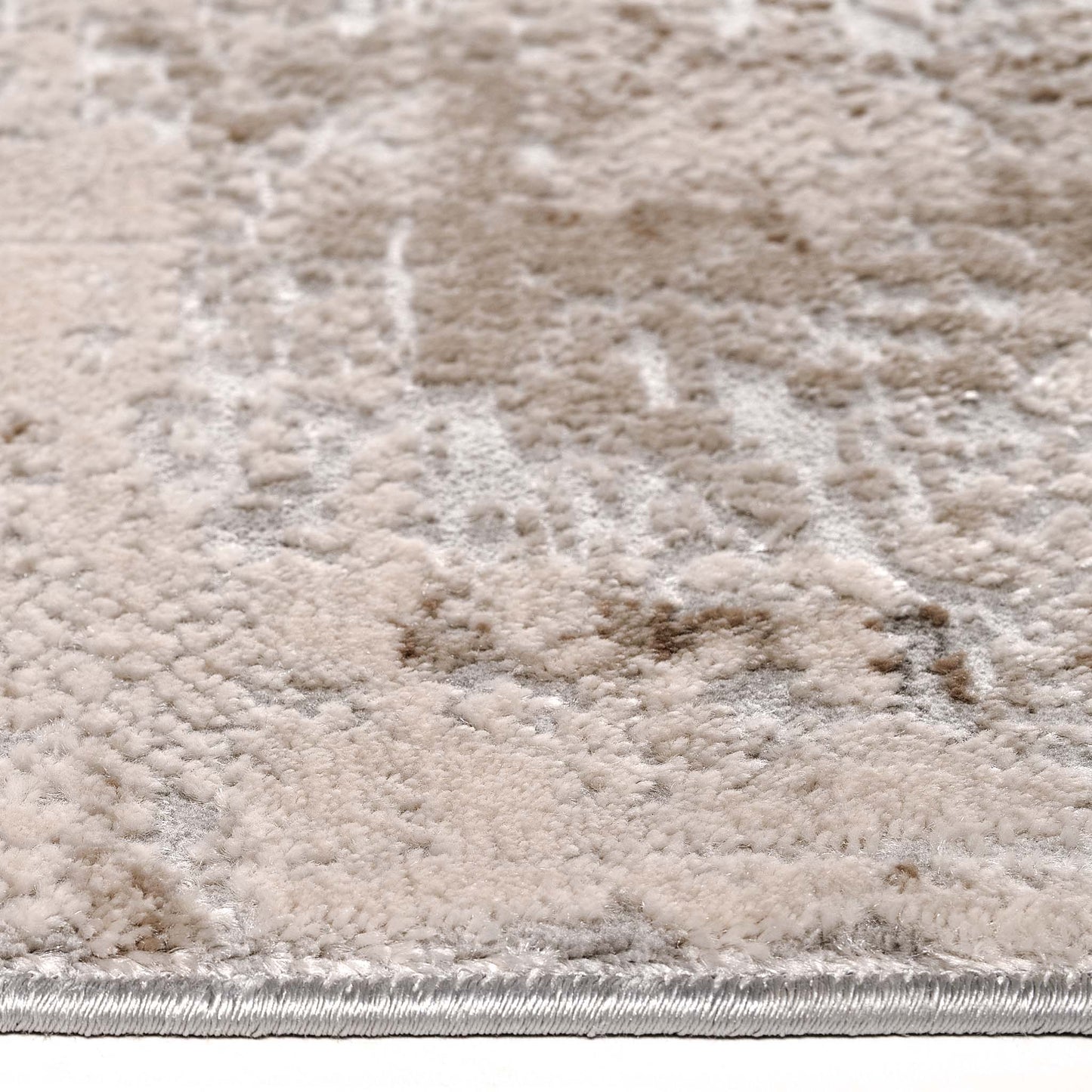 Vogue Istanbul 710 Lt Grey-This ultra-modern collection consists of highly popular designs and colours sculpted into a textured pile made from heat-set polyester and polypropylene. The pastel tones and indistinct patterns used in these rugs make them suit