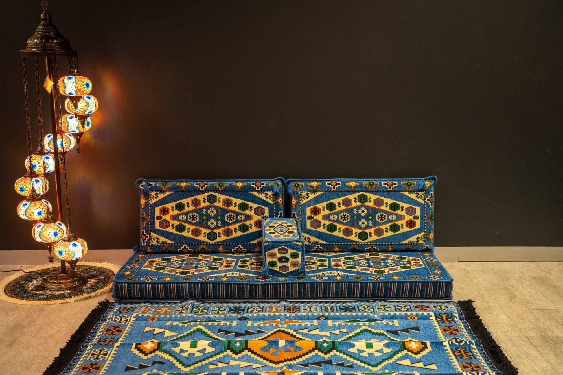 Divan Set ( Floor Cushions ) Majlis Blue ClassicAuthentic decorative and comfortable floor cushions Made in Turkiye, %100 Cotton, washable covers with firm sponge filling 4pc Cushion, 1x 70cmX190cm, 2x Cushion 50cmX95cm 1x 22cmX49cm Experience the eleganc